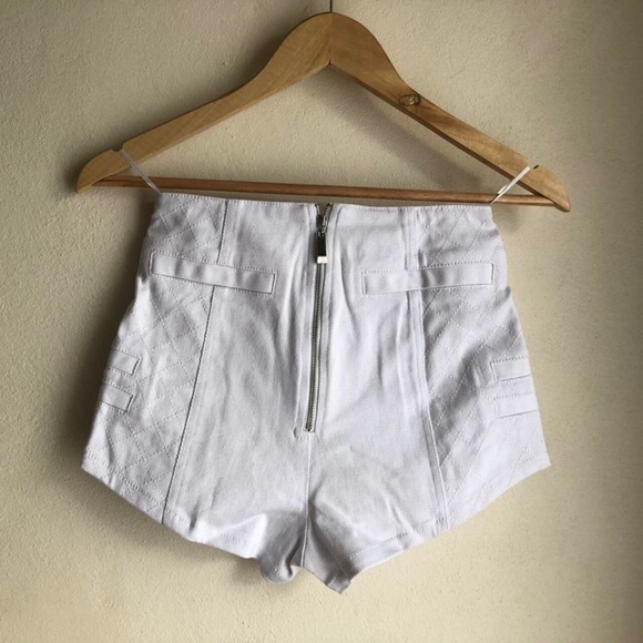 B by Runaway the Label Short - Picture 2 of 3